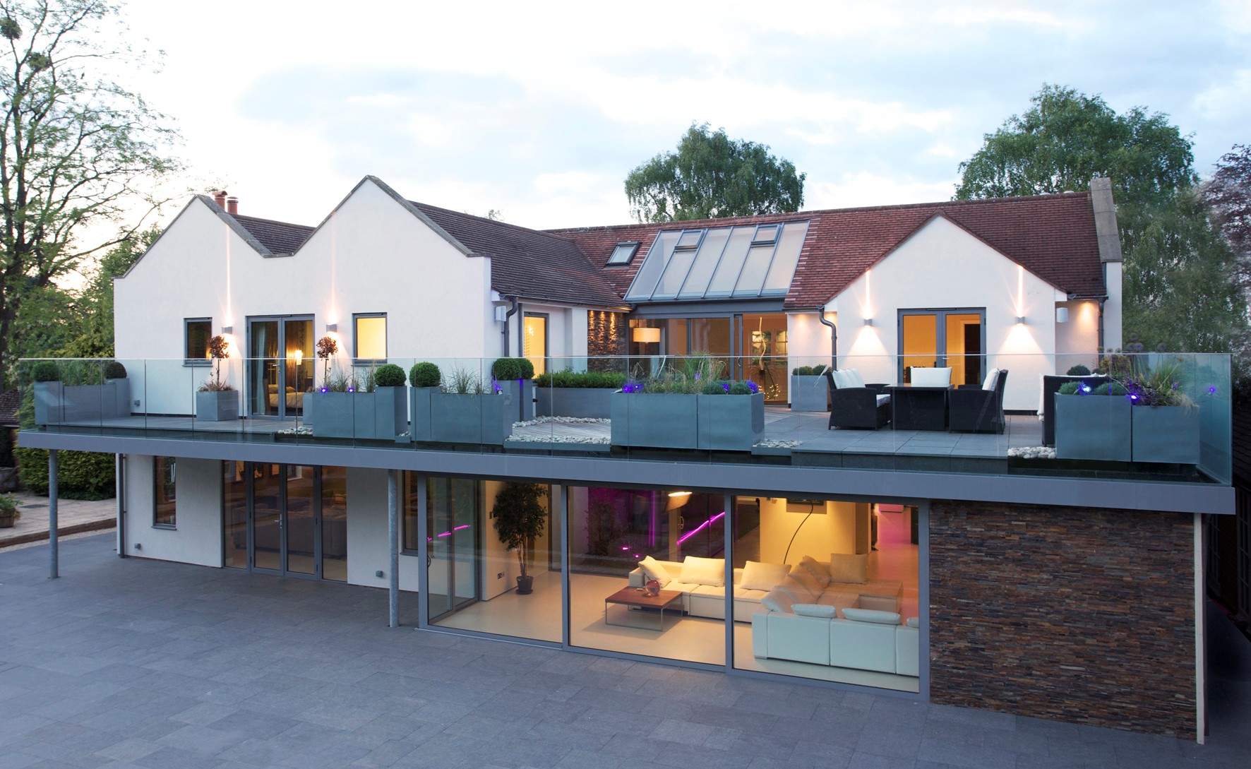 Home in Cheltenham with structural glazing installed by CN Glass showcasing glass walls maximising light into the property